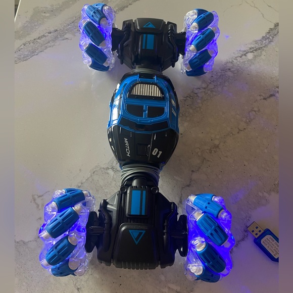 Remote Control Stunt Car - Picture 2 of 5